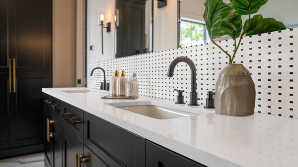 WHITE & BLACK BASKETWEAVE MOSAIC